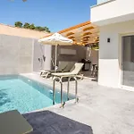 Aura Luxury Villa *