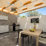 Aura Luxury * كولومبيا