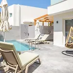 Aura Luxury Villa *